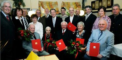 Die Jubilare mit Franz Müntefering und Vorstandsmitgliedern